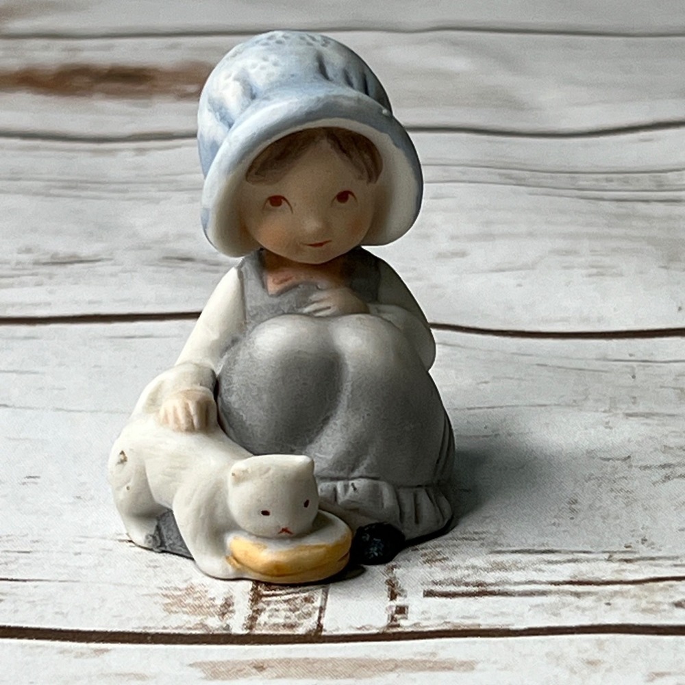 Holly Hobbie Figurine Blue Gray Girl with Cat Porcelain Vintage Small